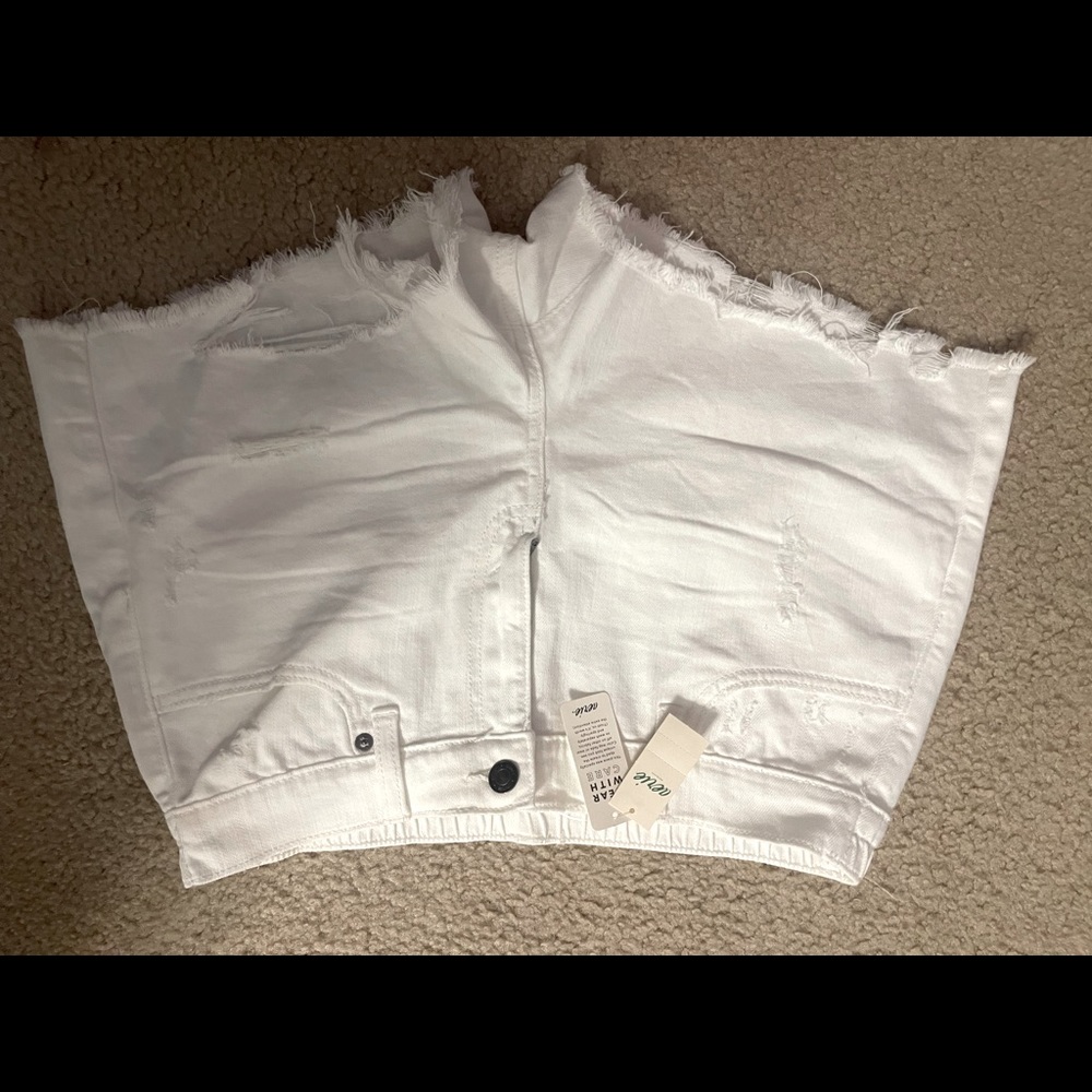 Aerie white denim shorts NWT!!!